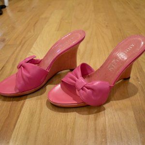 8.5 Bubblegum pink wedge heels, open toe with bow